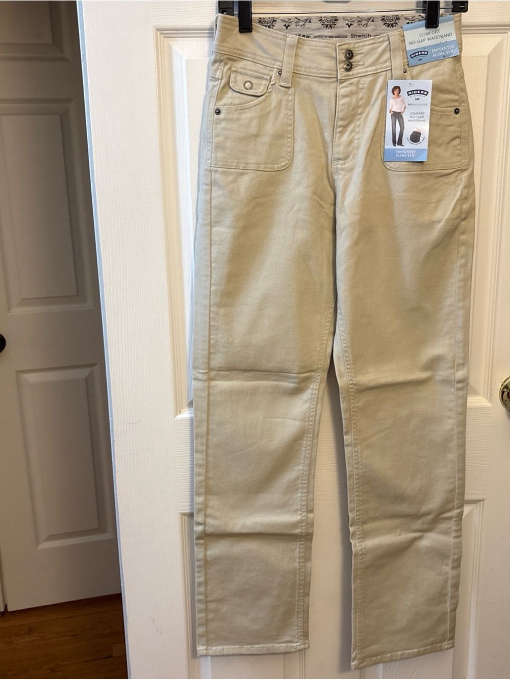 Lee Comfort No-Gap Waistband Pants in Light Khaki